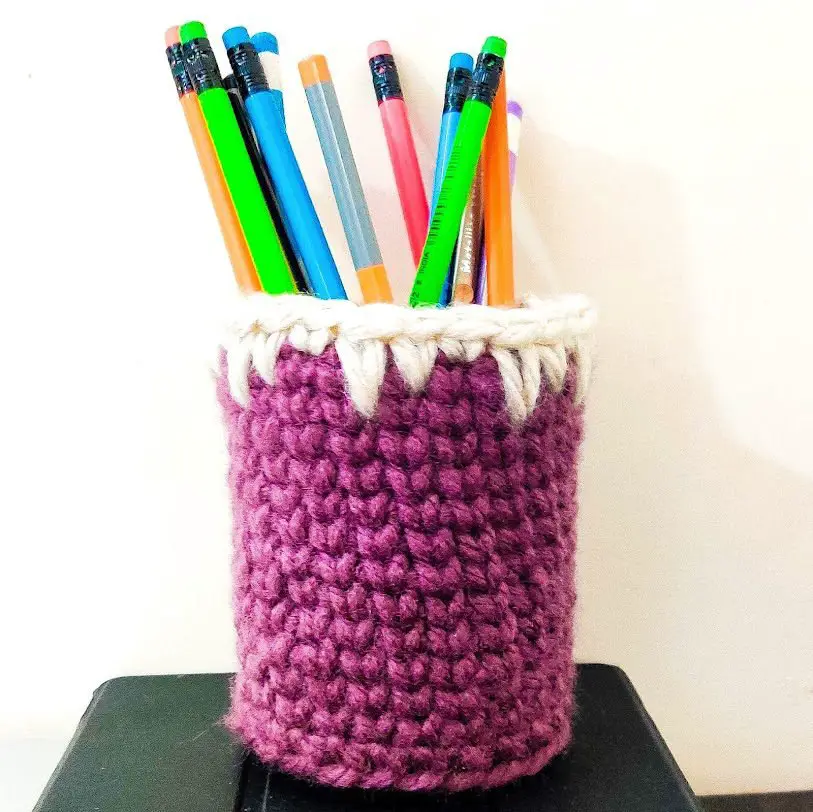 DIY Crochet Pen Pencil Holder